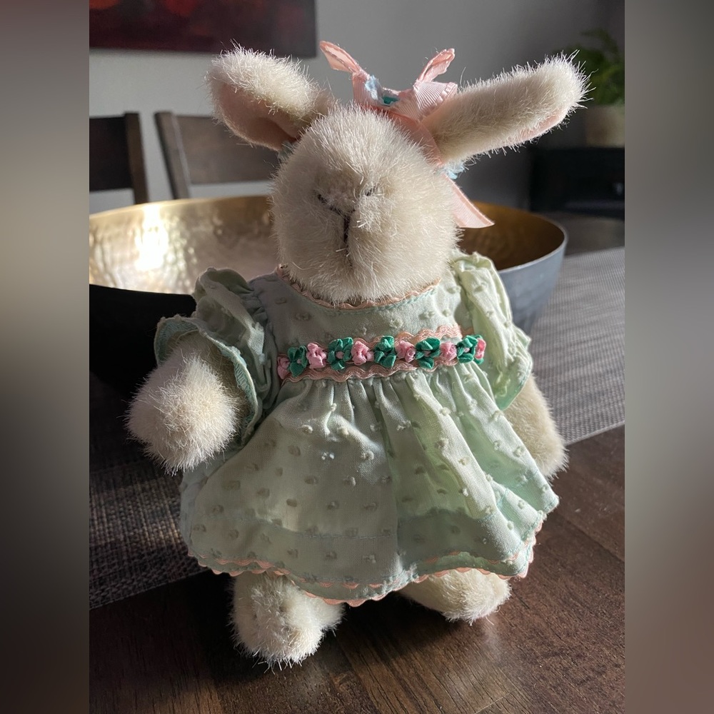 Muffy Vanderbear  /“Hoppy”
